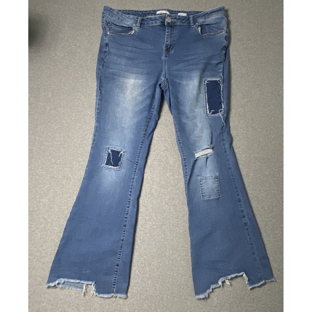 A Beautiful Soul Women Blue Jeans Sz 18/31 Bootcut Distressed Wide Legs Stretch